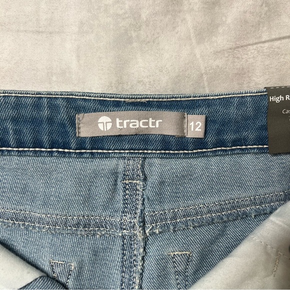 Tractr High Rise Weekender Shorts - Picture 5 of 11